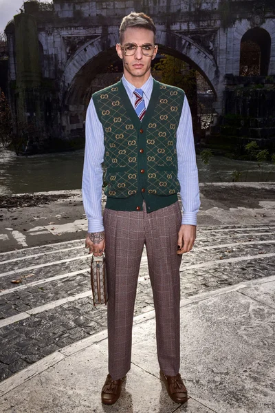 Look 19